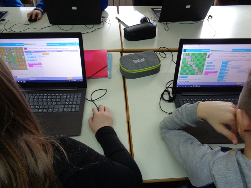 Sat kodiranja Hour of Code II. O akovec